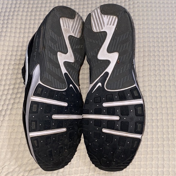 Nike Air Max Excee Men’s Black and White Sneaker Shoes - Picture 8 of 8